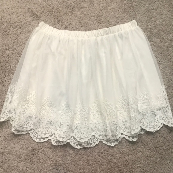 SO Dresses & Skirts - 🛍 NWOT Lace Skirt